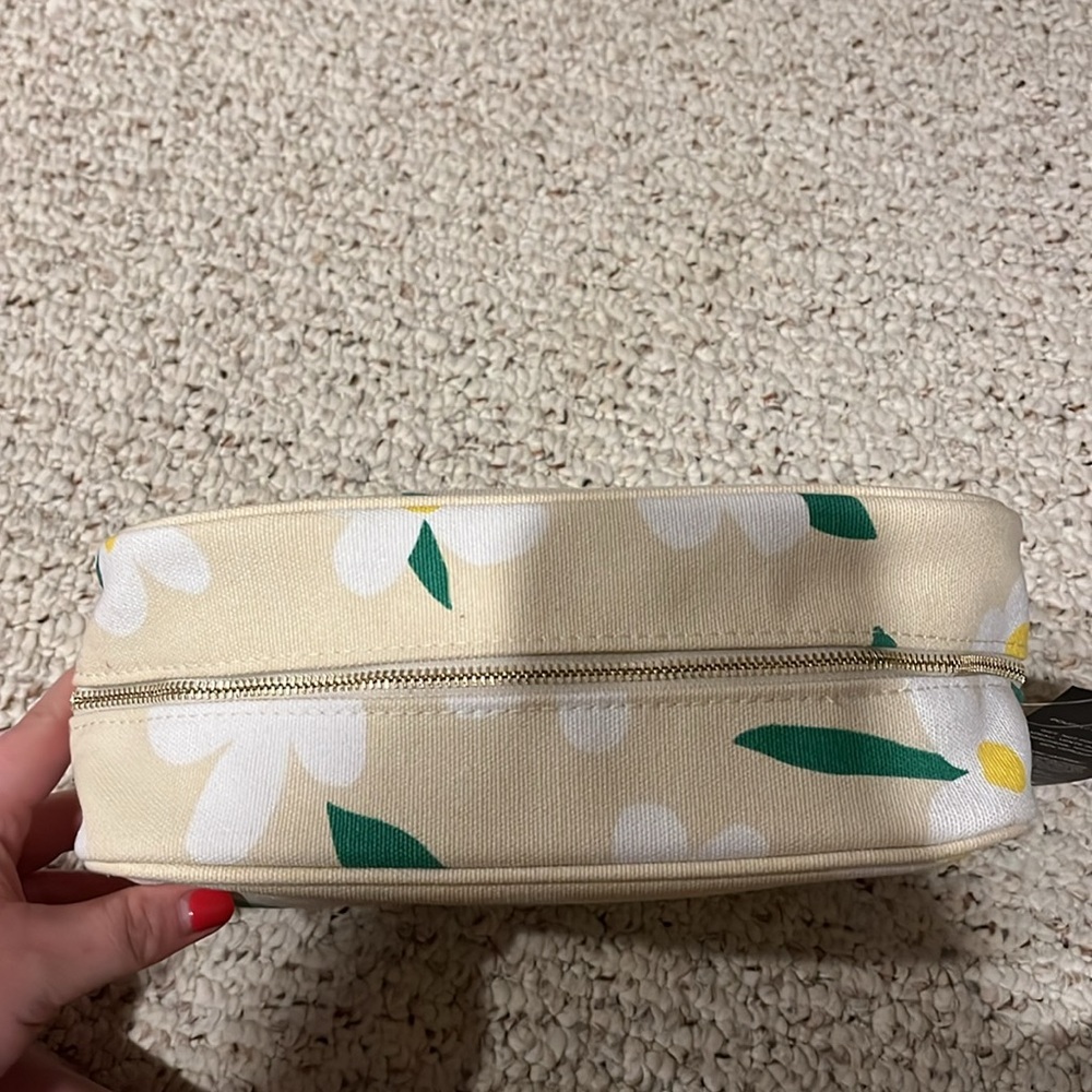 Daisy Marc Jacobs makeup bag - Picture 5 of 6